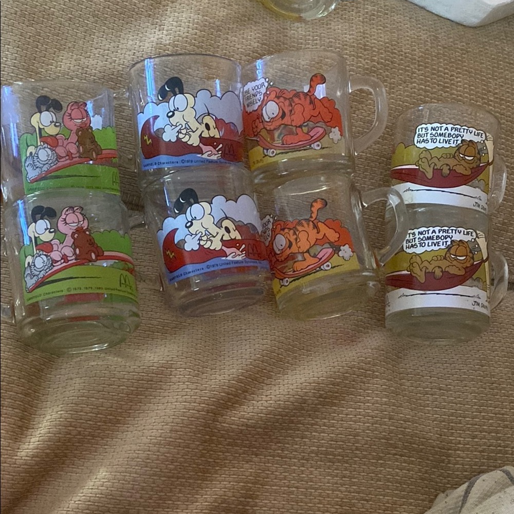 2 SETS Garfield Comic Glass Mugs Set $50